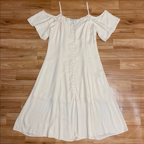 (SOLD) Buttoned Dress w/ Open Shoulders 💘 - Picture 2 of 3